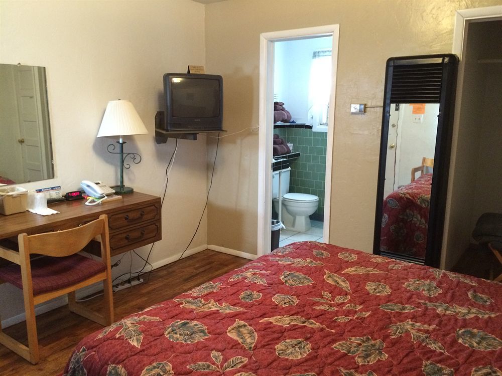 Circle R Motel Салида Екстериор снимка