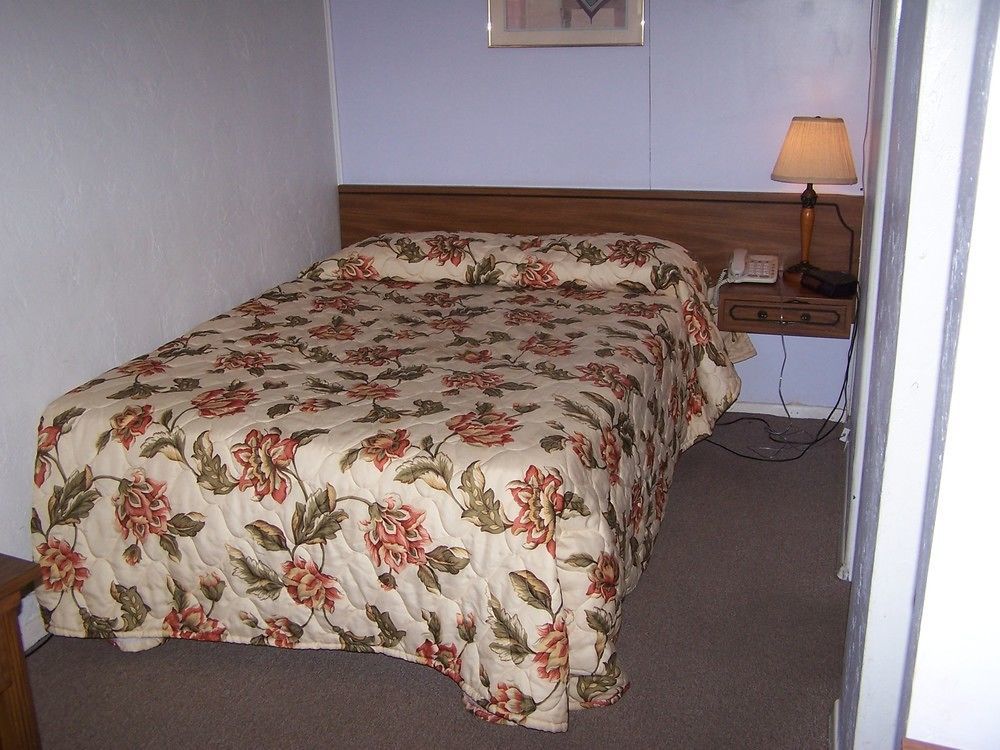 Circle R Motel Салида Екстериор снимка