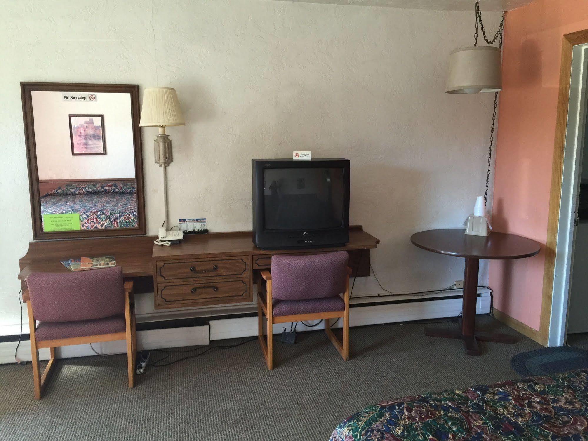 Circle R Motel Салида Екстериор снимка