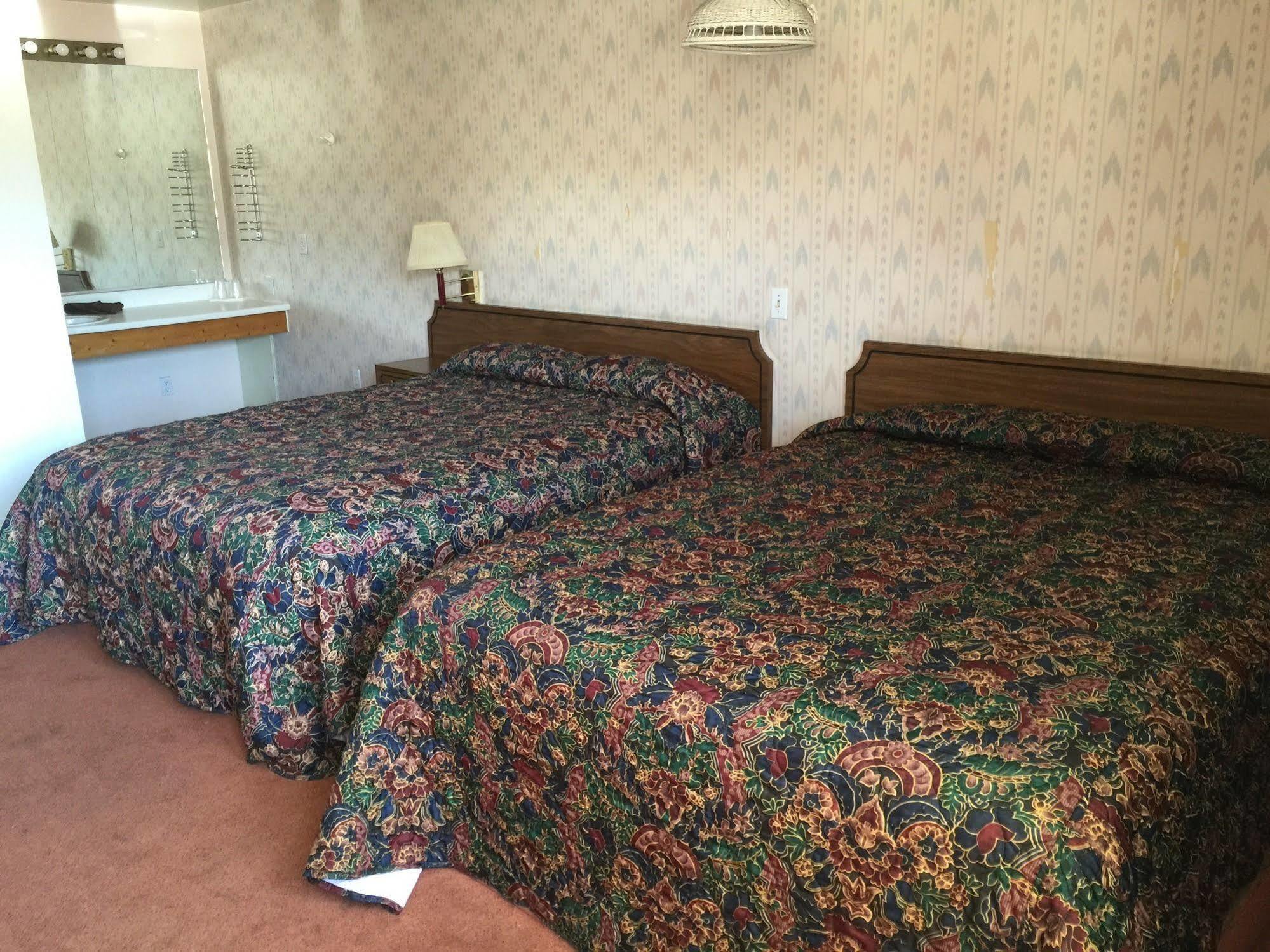Circle R Motel Салида Екстериор снимка