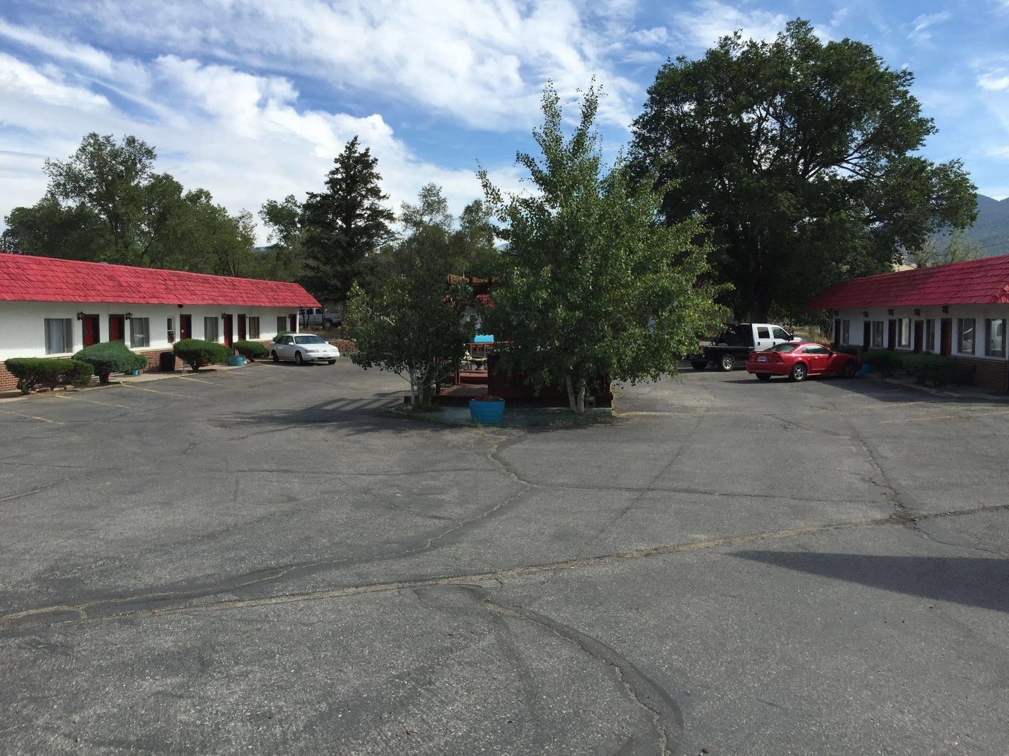 Circle R Motel Салида Екстериор снимка